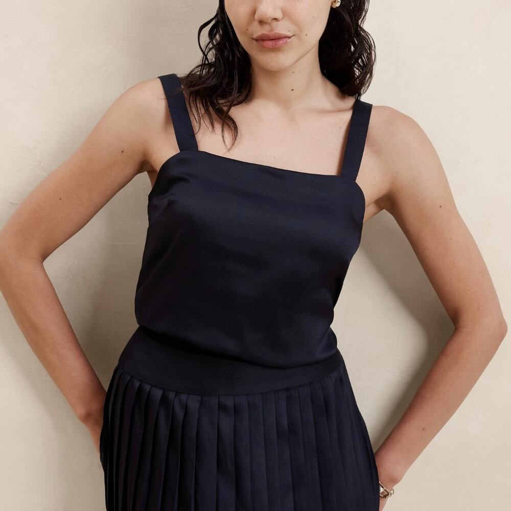 Banana Republic Factory Silky Tank‎ Top in Preppy Navy Sleeveless Satin Medium
